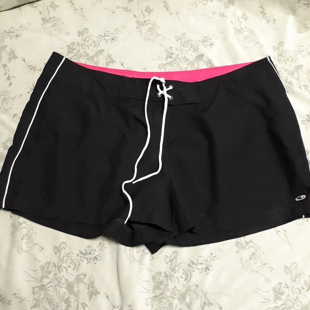 Shorts - Picture 7 of 9
